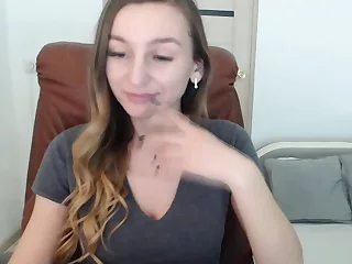 Beautiful Fashionable Dame Cumming Live with a Vibe Toy